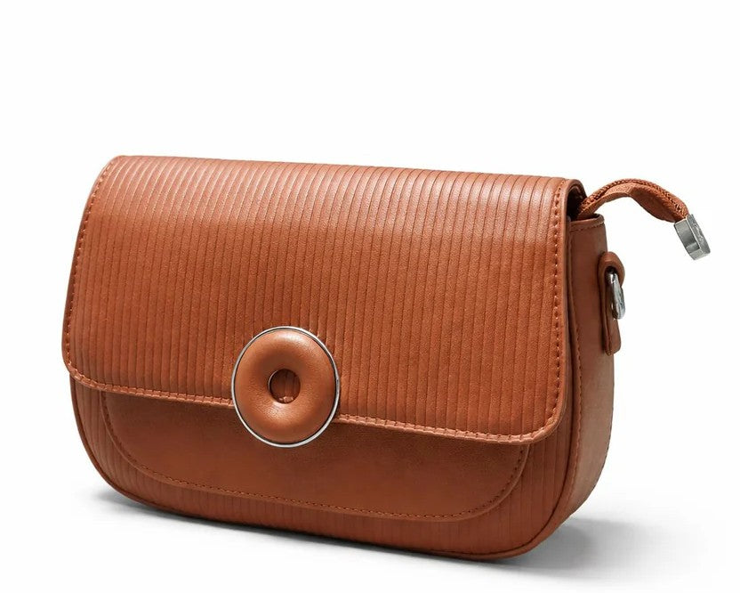 Ribbed Round Clasp Clutch