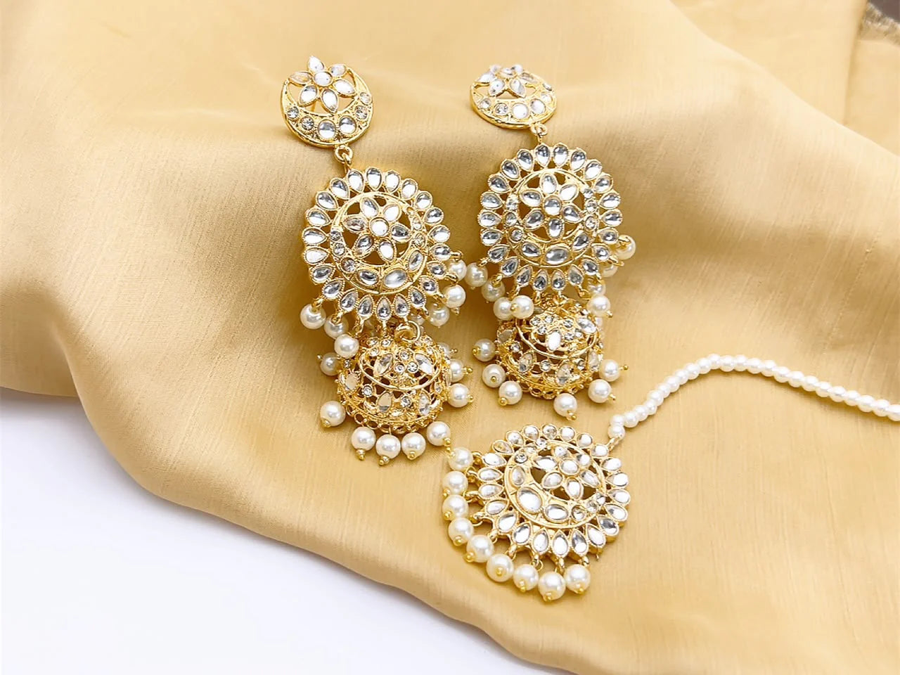 Kundan Round Jhumka Earrings with Maang Tikka